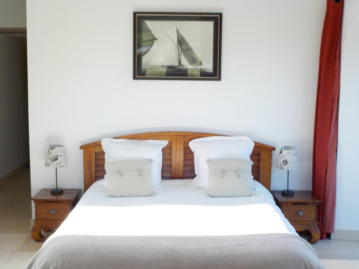 Bed and Breakfast Domaine De Kerbillec Theix Exteriér fotografie